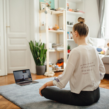 Yoga im Wohnzimmer